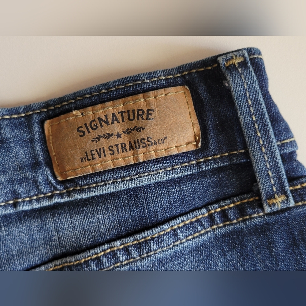 ☀️ Levi Signature High-Rise Denim Shorts - Picture 5 of 8